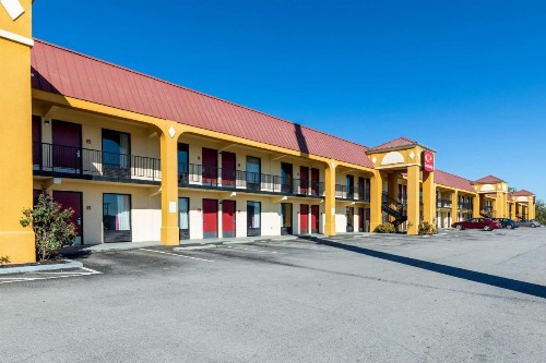 Econo Lodge Knoxville - image 3
