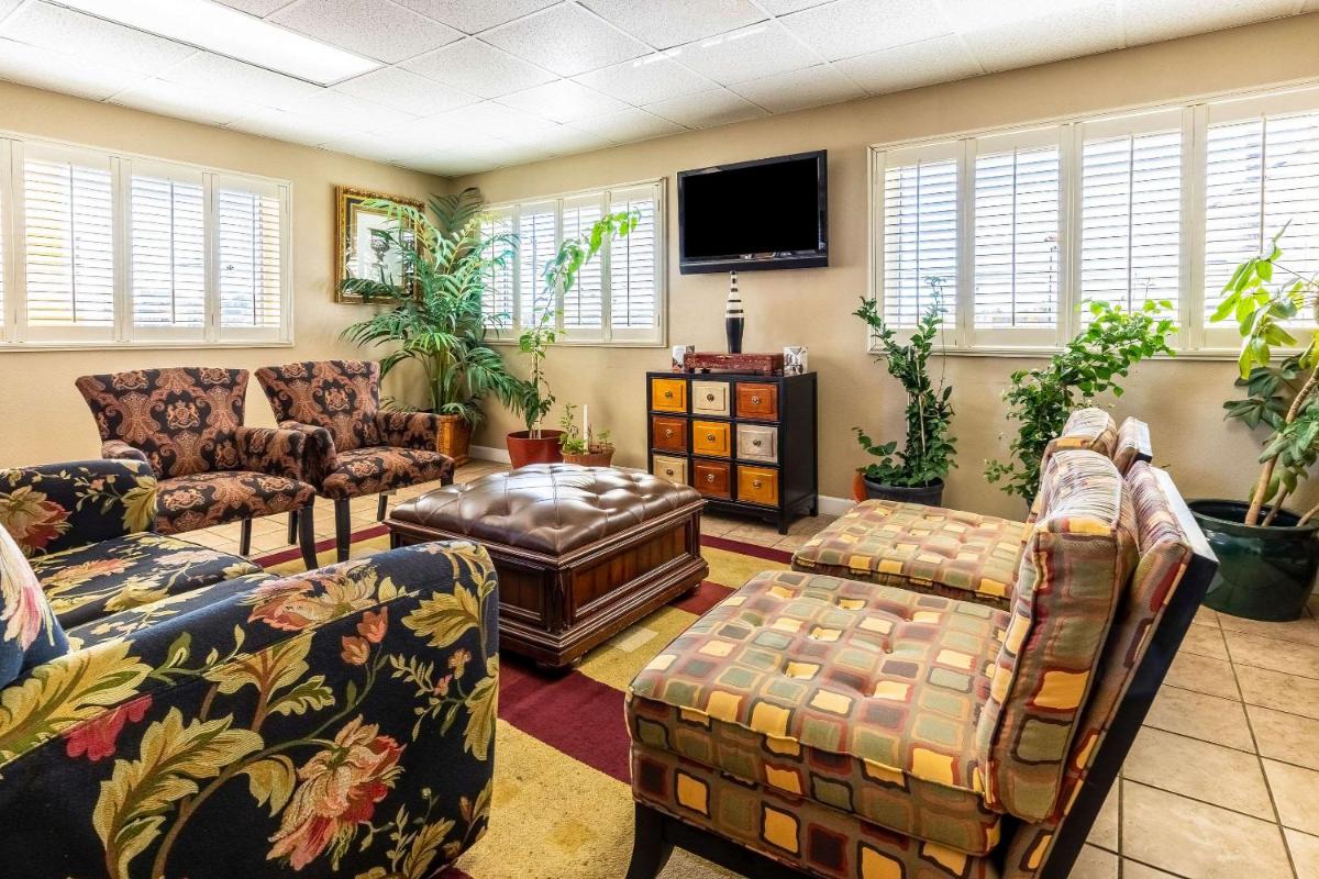 Econo Lodge Knoxville - image 6