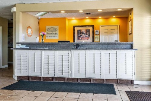 Econo Lodge Knoxville - image 7