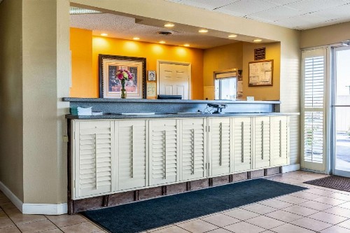 Econo Lodge Knoxville - image 8