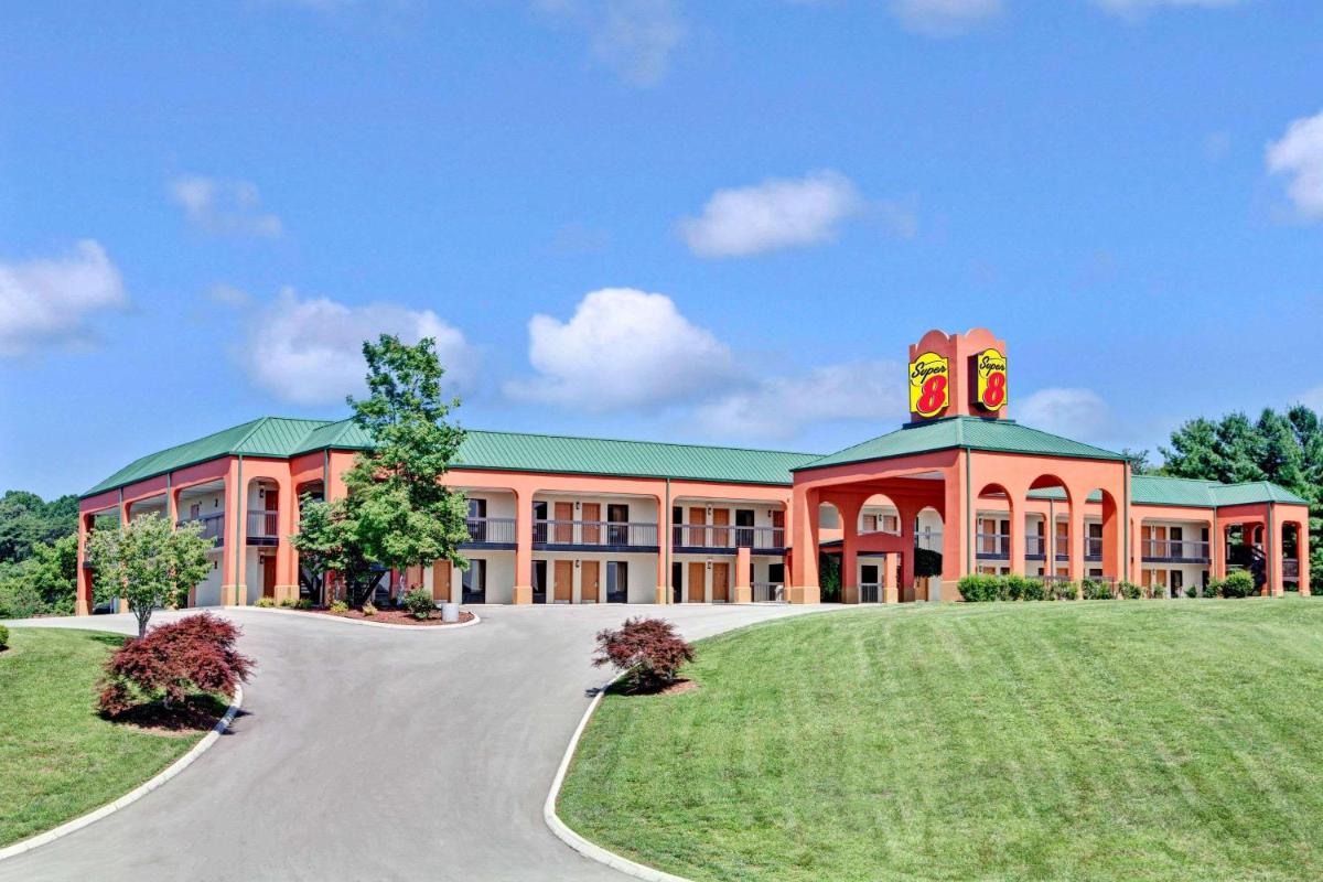 Super 8 by Wyndham Knoxville East - main image