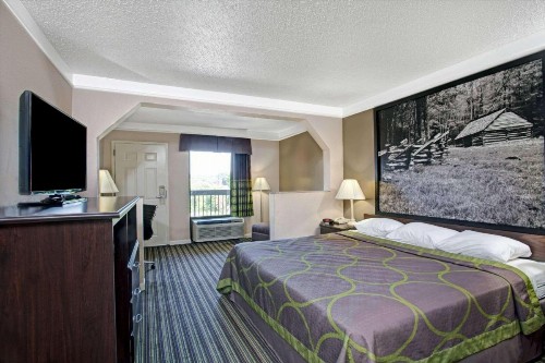 Super 8 by Wyndham Knoxville East - image 21