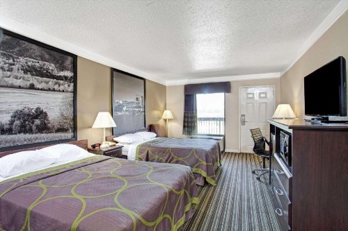 Super 8 by Wyndham Knoxville East - image 22