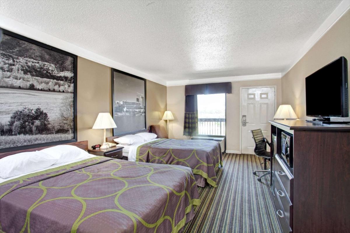 Super 8 by Wyndham Knoxville East - image 6