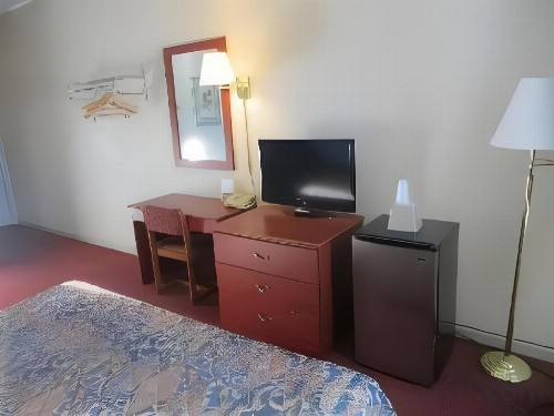 Super 8 by Wyndham Knoxville Downtown Area - image 17