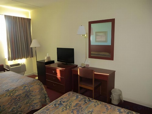 Super 8 by Wyndham Knoxville Downtown Area - image 25