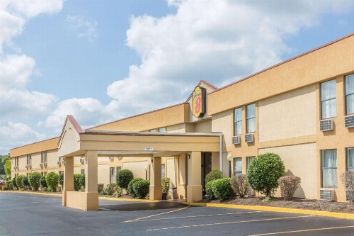 Super 8 by Wyndham Knoxville Downtown Area - image 6