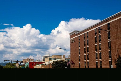Hampton Inn & Suites Knoxville-Downtown - image 13