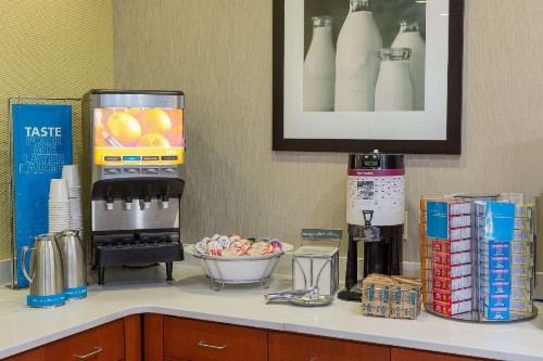 Hampton Inn & Suites Knoxville-Downtown - image 20