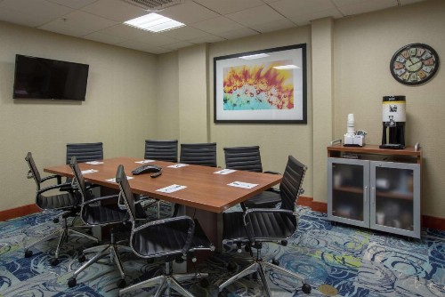 Hampton Inn & Suites Knoxville-Downtown - image 5