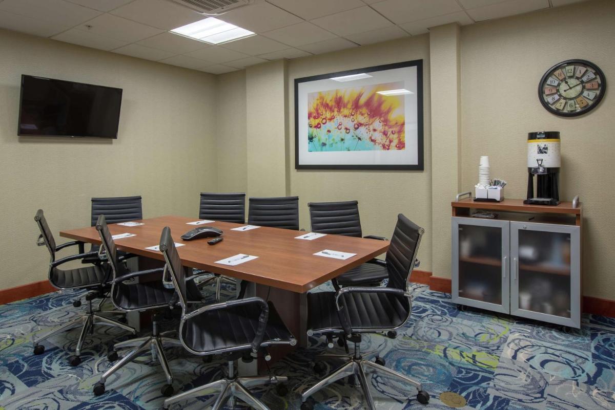 Hampton Inn & Suites Knoxville-Downtown - image 5