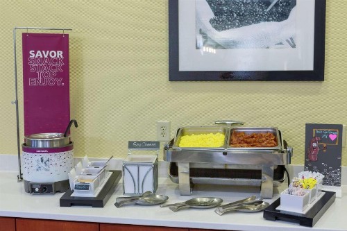 Hampton Inn & Suites Knoxville-Downtown - image 6