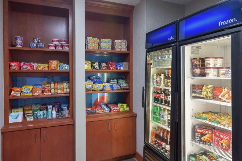 Hampton Inn & Suites Knoxville-Downtown - image 7