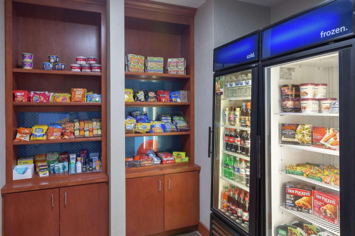 Hampton Inn & Suites Knoxville-Downtown - image 7