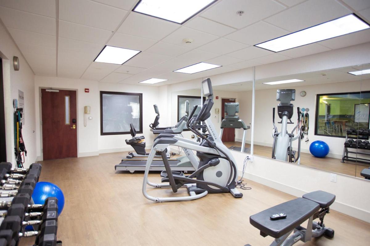Holiday Inn Express Hotel & Suites Knoxville-Farragut an IHG Hotel - image 7