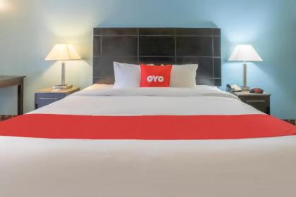 OYO Hotel Knoxville TN Cedar Bluff I-40 - image 11