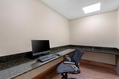 Comfort Suites East Knoxville - image 30