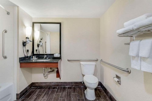 Comfort Suites East Knoxville - image 7