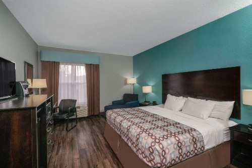 La Quinta by Wyndham Knoxville East - image 8