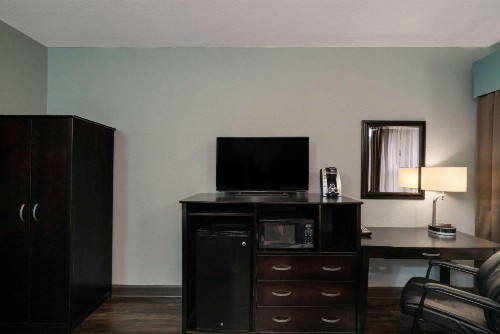 La Quinta by Wyndham Knoxville East - image 11