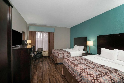 La Quinta by Wyndham Knoxville East - image 15