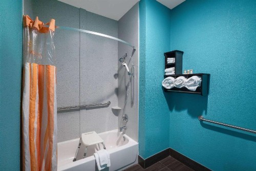 La Quinta by Wyndham Knoxville East - image 16