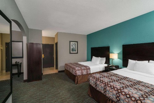 La Quinta by Wyndham Knoxville East - image 24