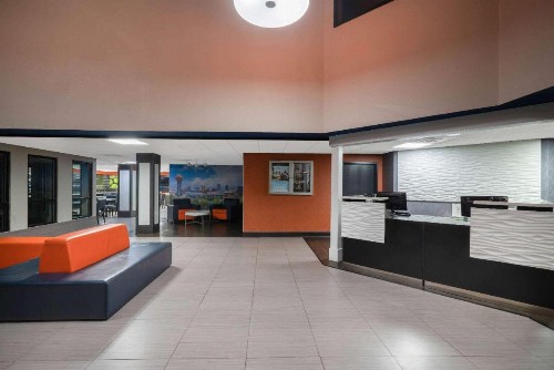 La Quinta by Wyndham Knoxville East - image 4