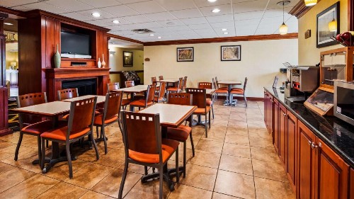 Best Western Plus Strawberry Inn & Suites - image 2
