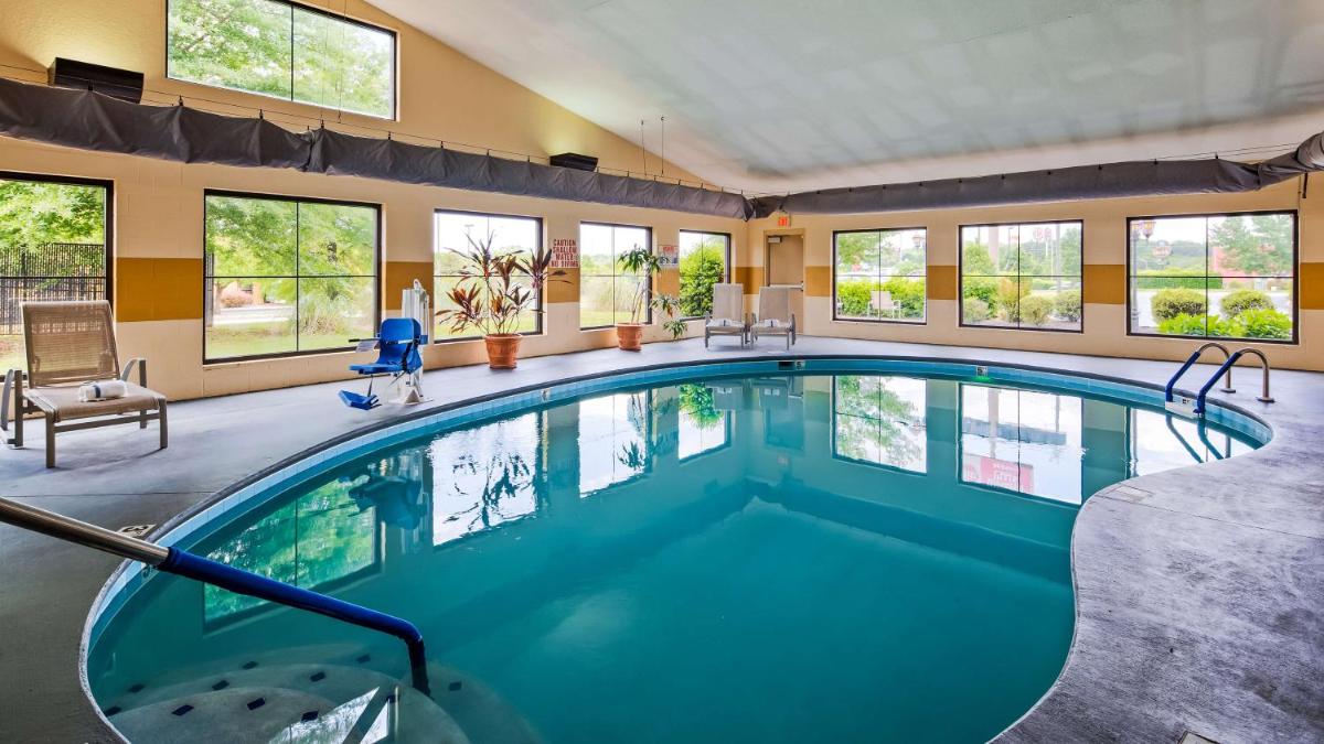 Best Western Plus Strawberry Inn & Suites - image 4