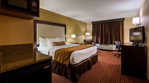 Best Western Plus Strawberry Inn & Suites - image 6