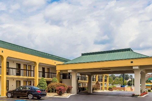 Rodeway Inn Knoxville - image 1