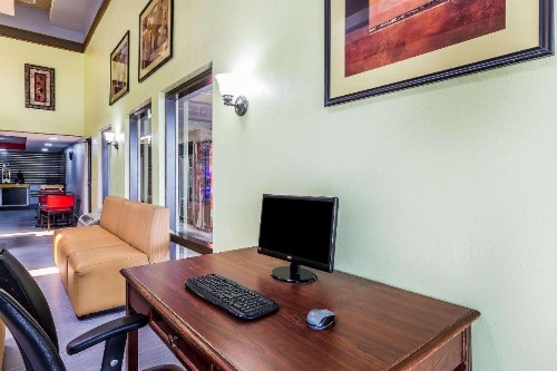 Rodeway Inn Knoxville - image 14