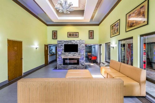 Rodeway Inn Knoxville - image 2