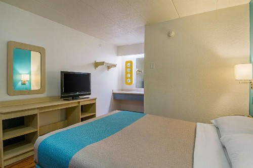 Motel 6-Knoxville TN - North - image 2