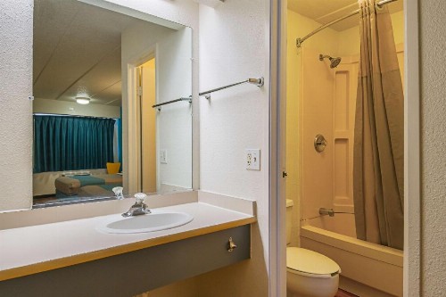 Motel 6-Knoxville TN - North - image 32