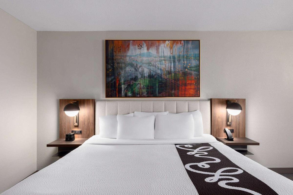 La Quinta by Wyndham Knoxville Central Papermill - main image