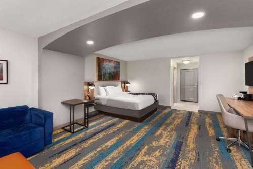 La Quinta by Wyndham Knoxville Central Papermill - image 14