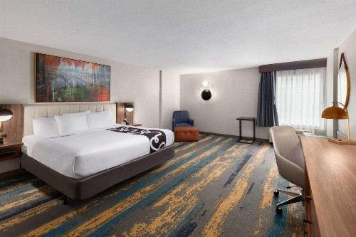 La Quinta by Wyndham Knoxville Central Papermill - image 2