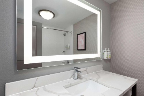 La Quinta by Wyndham Knoxville Central Papermill - image 28
