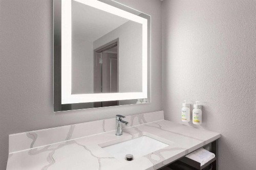 La Quinta by Wyndham Knoxville Central Papermill - image 5