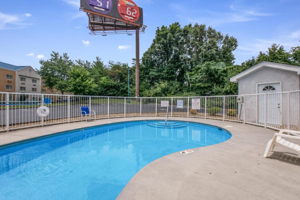 Americas Best Value Inn-Knoxville East - image 4