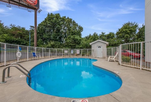 Americas Best Value Inn-Knoxville East - image 5