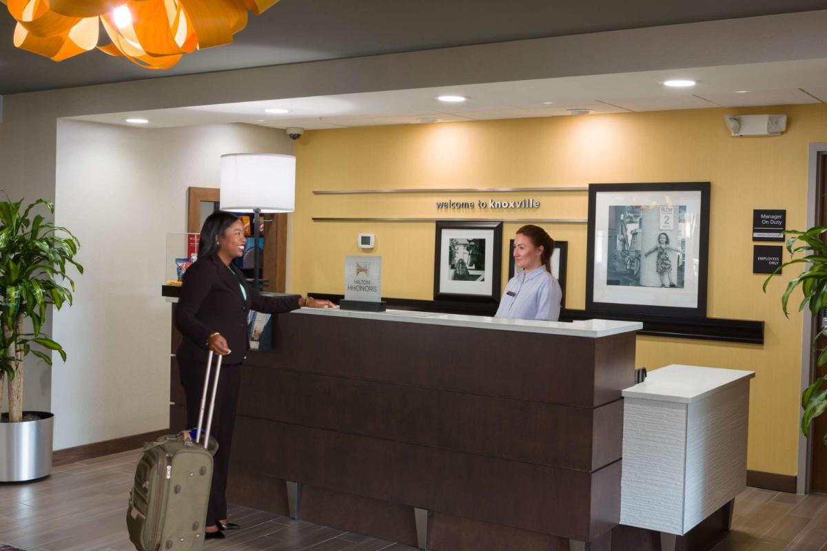 Hampton Inn & Suites - Knoxville Papermill Drive TN - image 4
