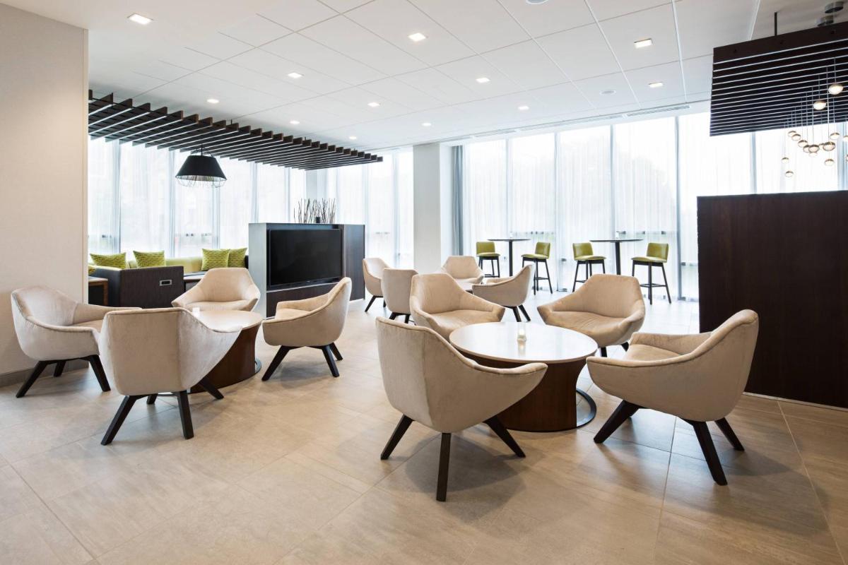 Courtyard by Marriott Knoxville Downtown - image 7