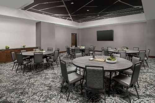 Embassy Suites By Hilton Knoxville Downtown - image 17