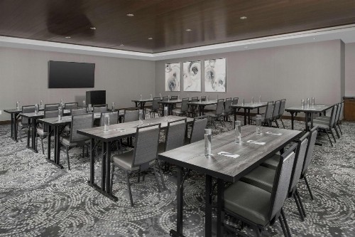 Embassy Suites By Hilton Knoxville Downtown - image 18