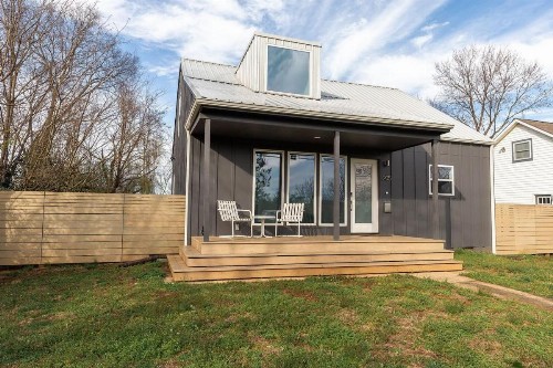 Modern minimalist comfort 5 minutes from downtown - image 4