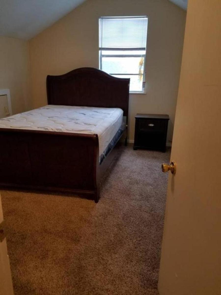 Spacious East Knoxville Duplex - image 3