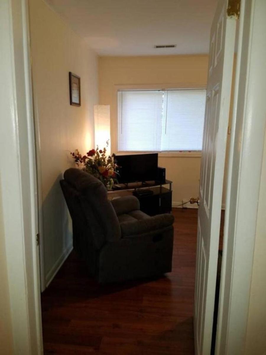 Small 2br. East Knox apartment. Pet friendly - image 4